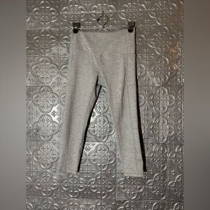 Gaiam High Rise Yoga Capri Leggings Gray Heathered Pockets small athletic sporty